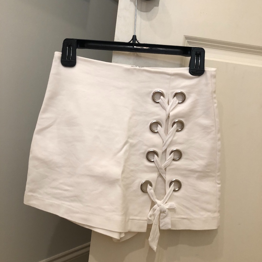 Do + Be white skort with ribbon ties